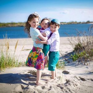 Meet your Posher, Yoni